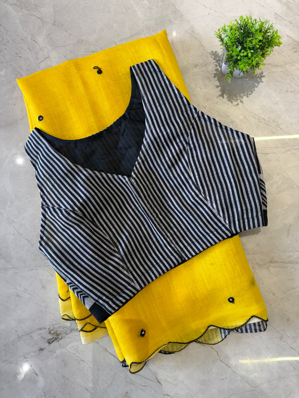 Soft Linen Saree With Digital Print