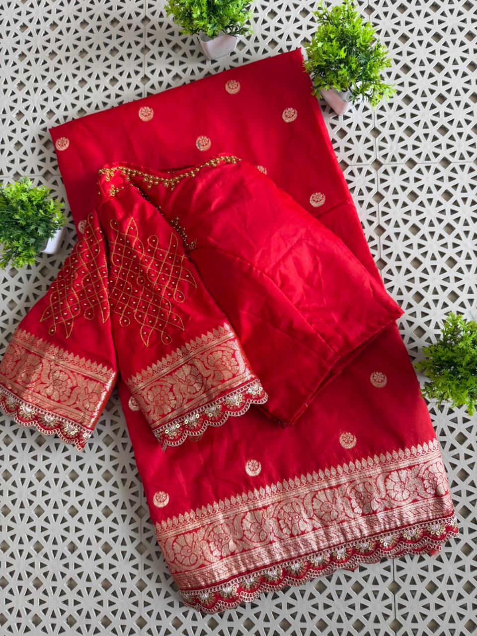 Premium Banarasi Pattu saree with moon weaving design