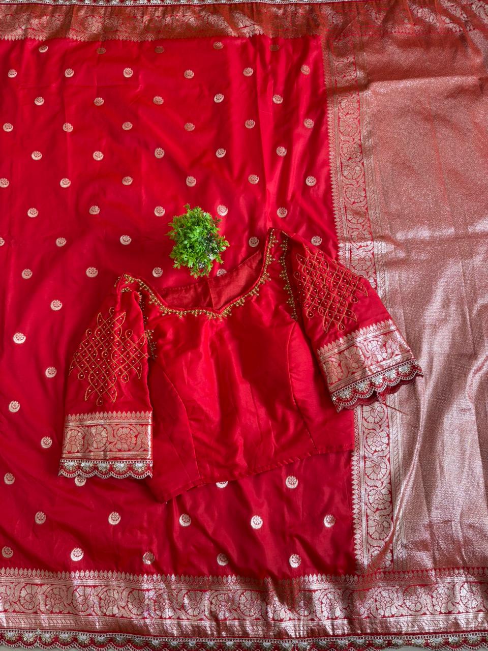 Premium Banarasi Pattu saree with moon weaving design