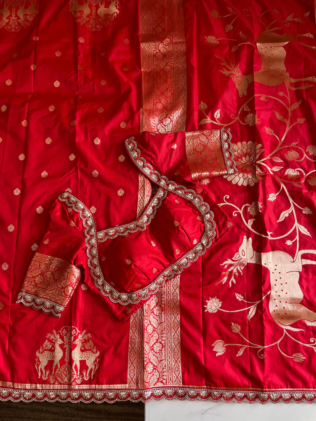 Premium Banarasi Pattu saree with elegant weaving Motifs design on all over the saree