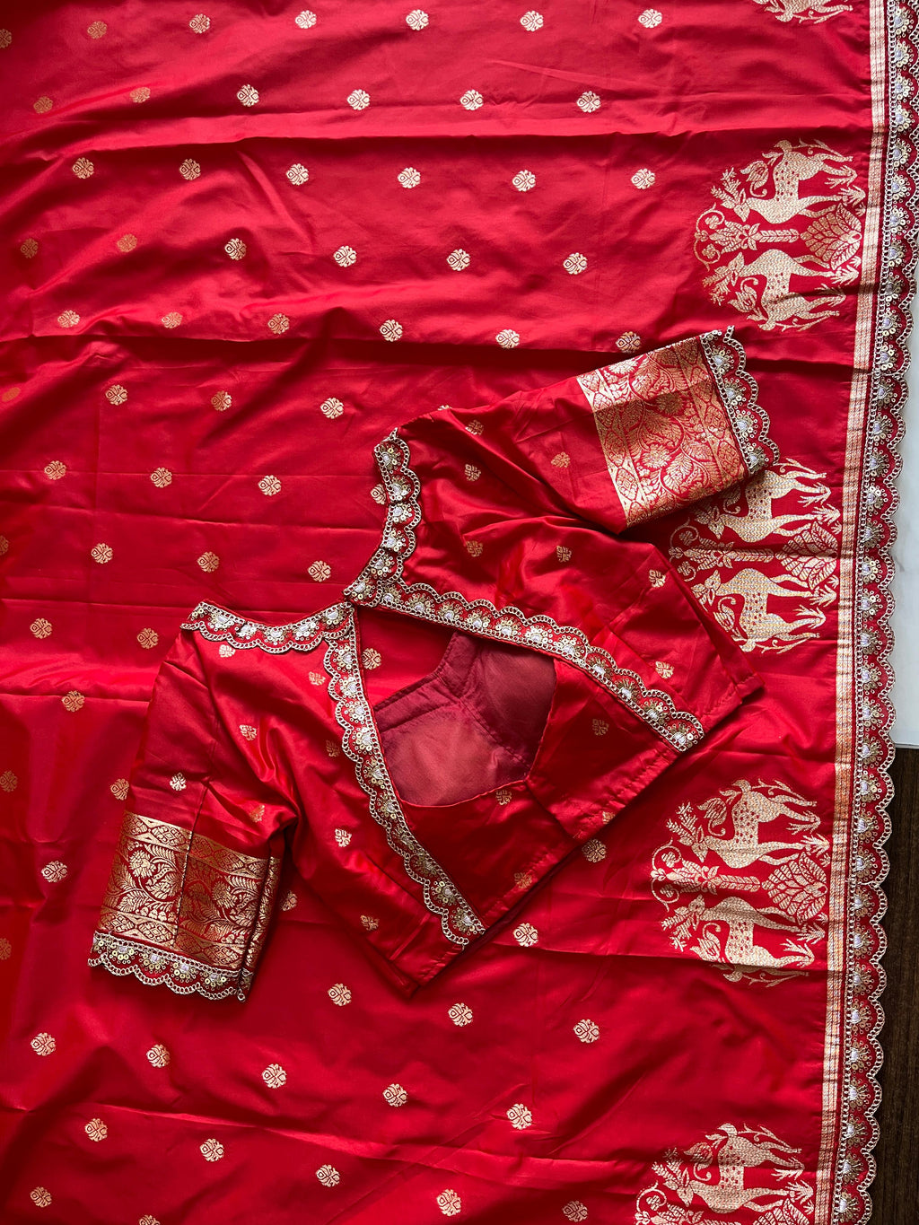 Premium Banarasi Pattu saree with elegant weaving Motifs design on all over the saree
