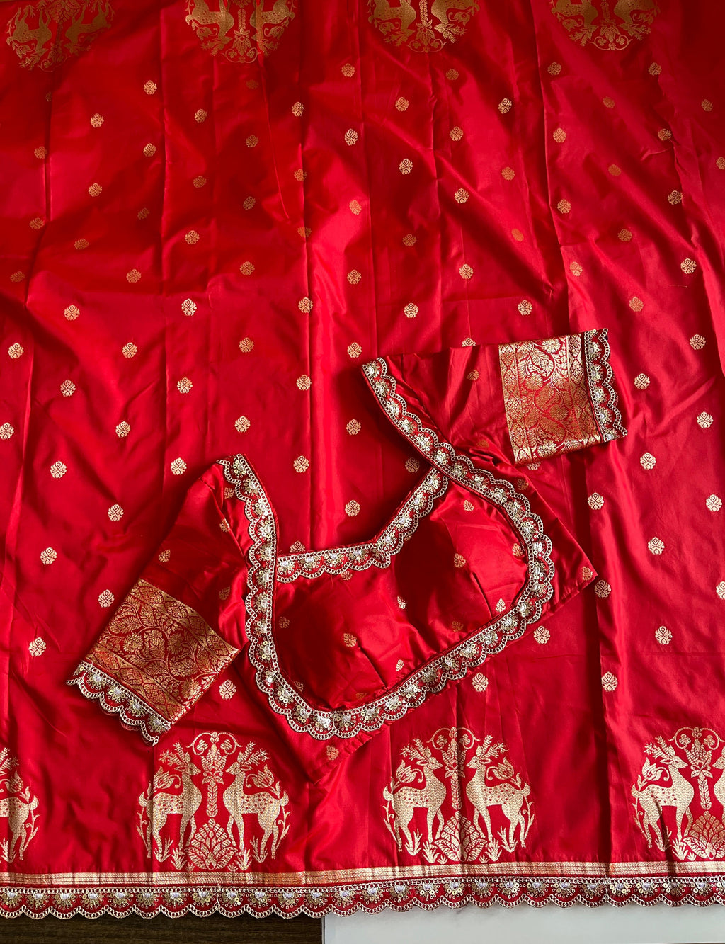 Premium Banarasi Pattu saree with elegant weaving Motifs design on all over the saree