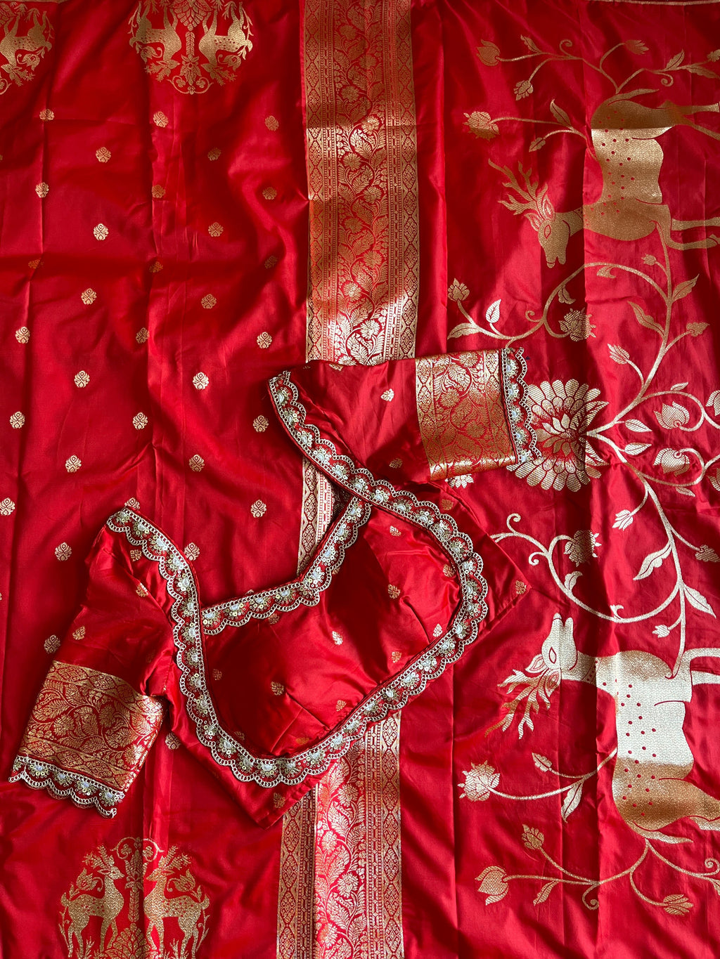 Premium Banarasi Pattu saree with elegant weaving Motifs design on all over the saree