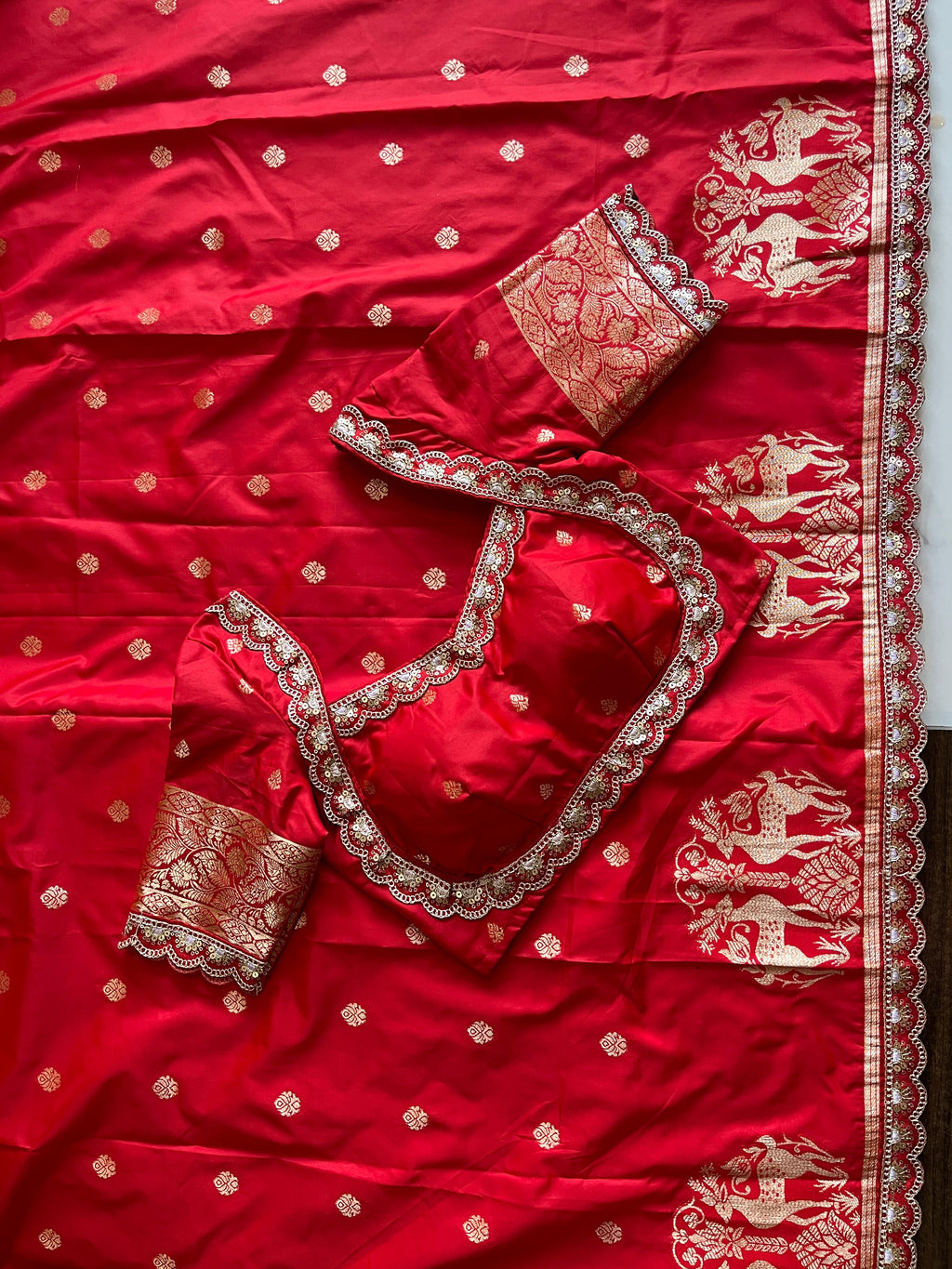 Premium Banarasi Pattu saree with elegant weaving Motifs design on all over the saree